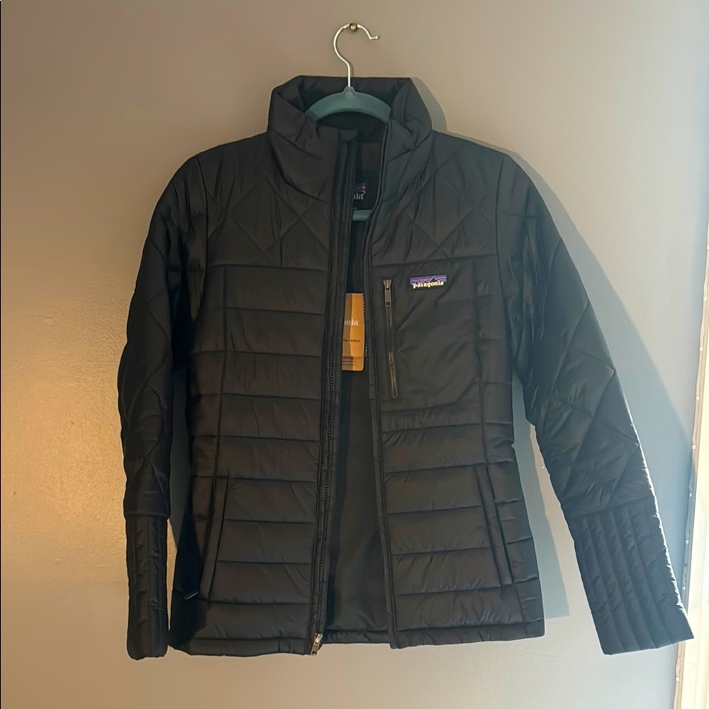 Patagonia women’s black jacket
“Women’s Radalie Jacket Slim Fit”